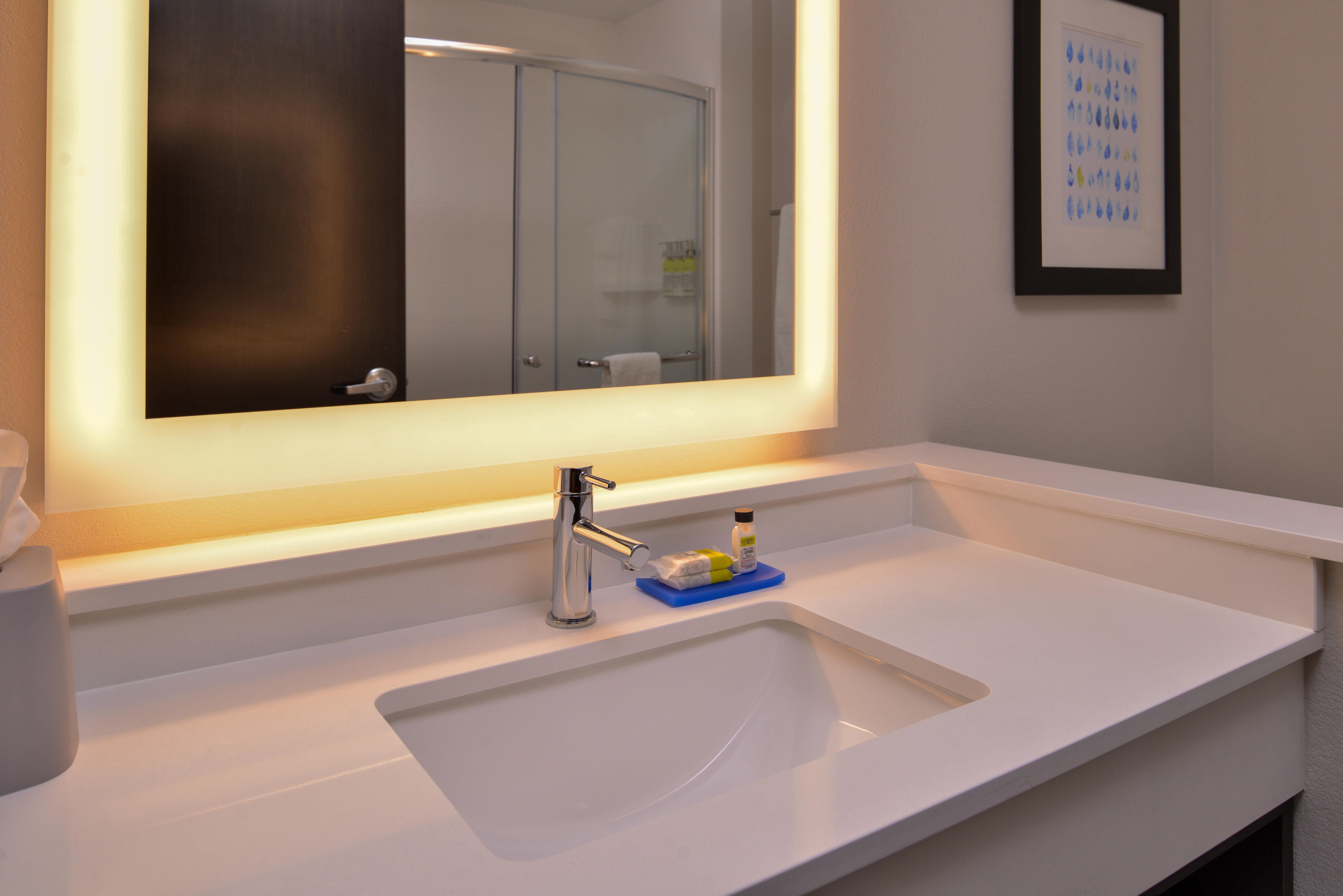 Hotel Holiday Express & - West By Ihg