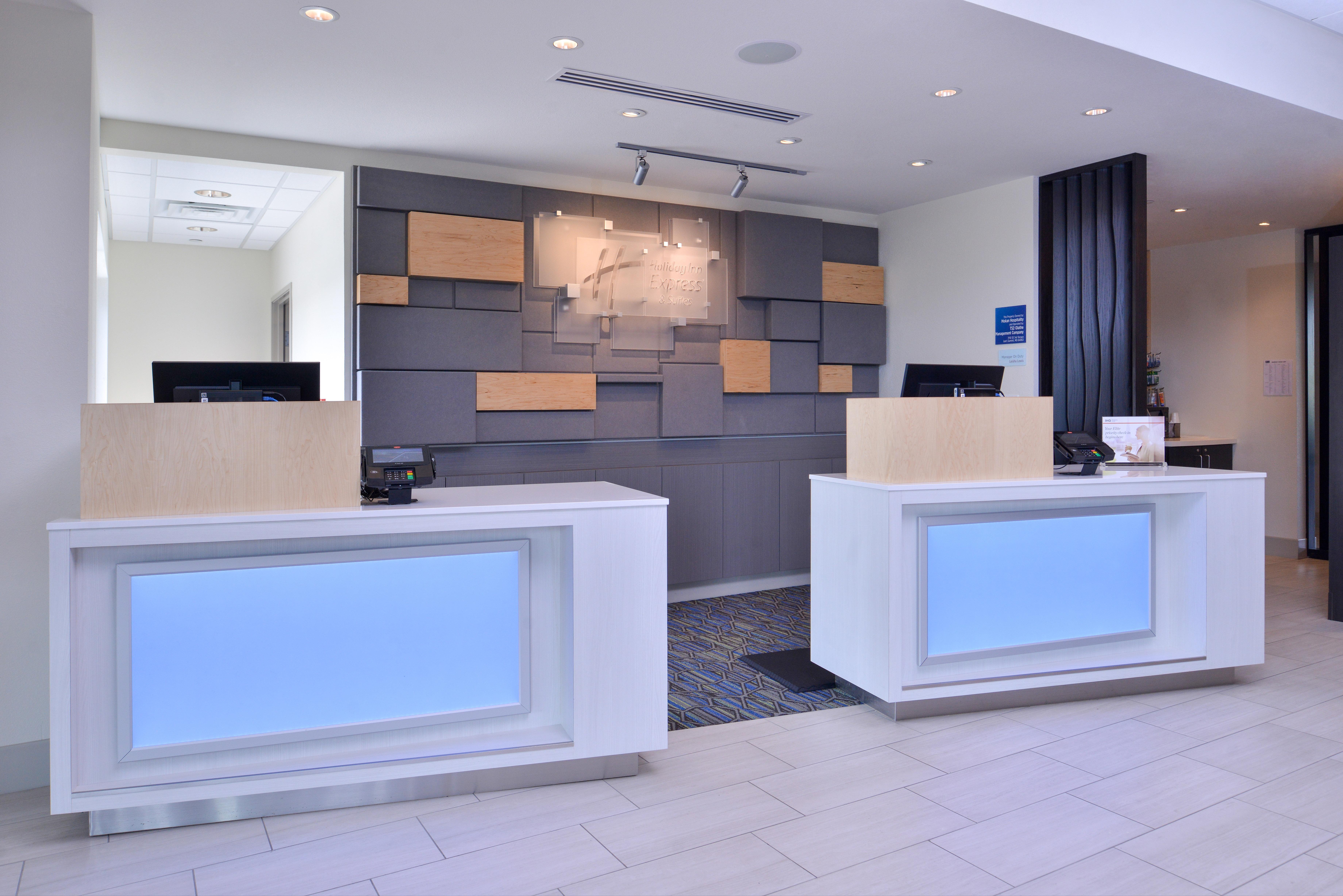 Hotel Holiday Express & - West By Ihg 3*