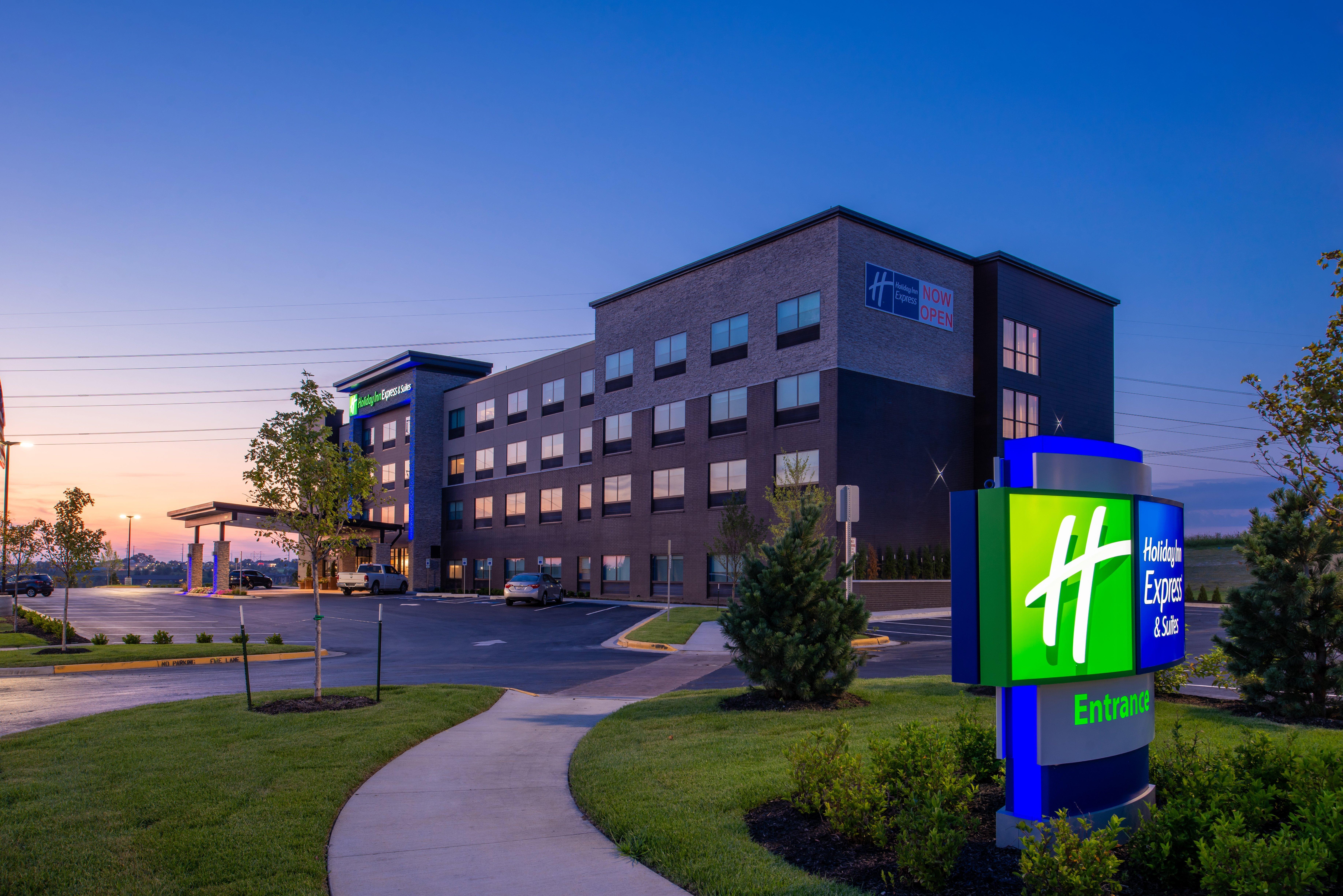Holiday Express & - West By Ihg Olathe